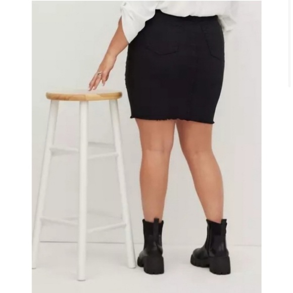 TORRID: Black Denim Skirt sz:14 - Picture 2 of 6